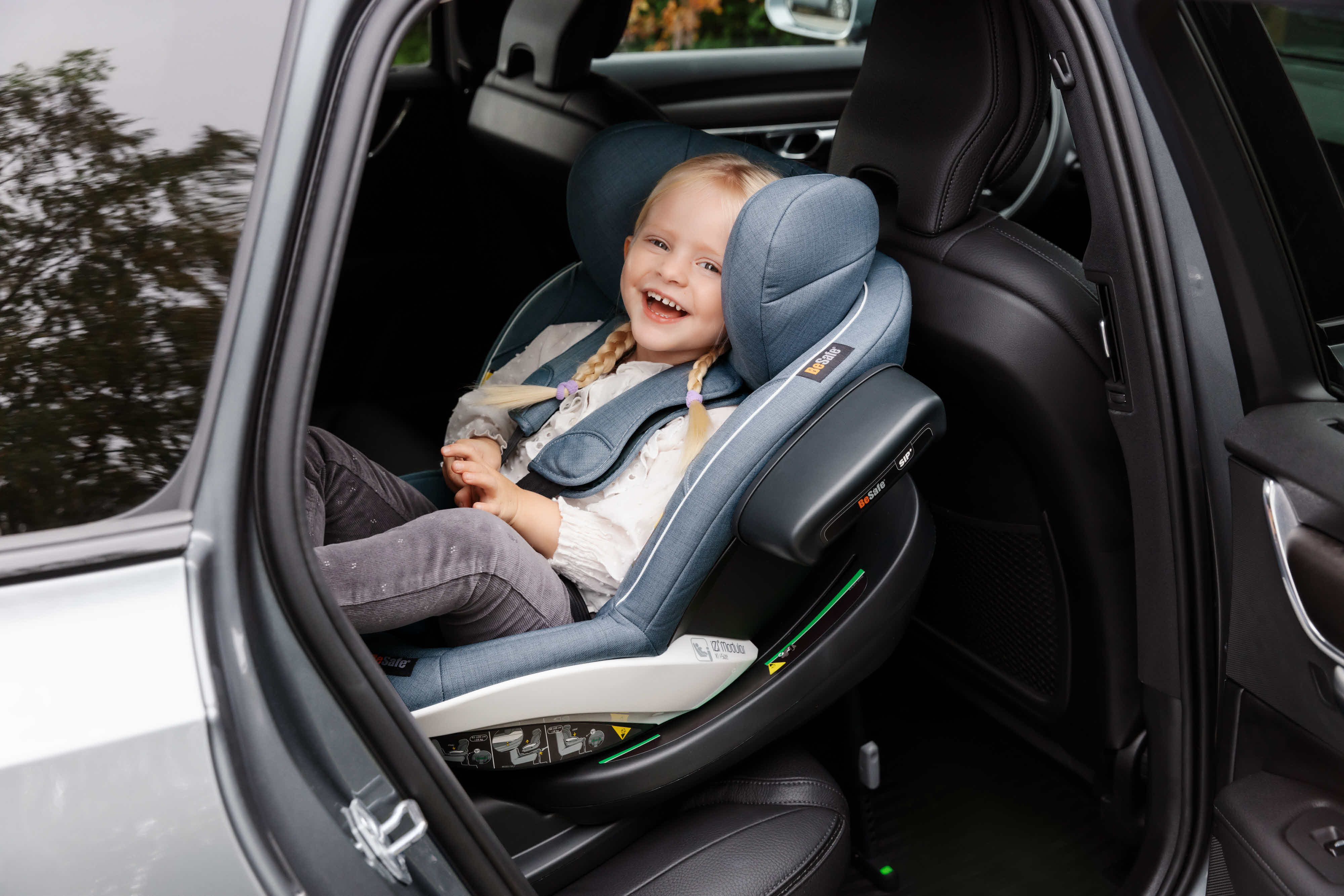 The rear and forward facing toddler seat that installs with one click onto the ISOfix base. BeSafe