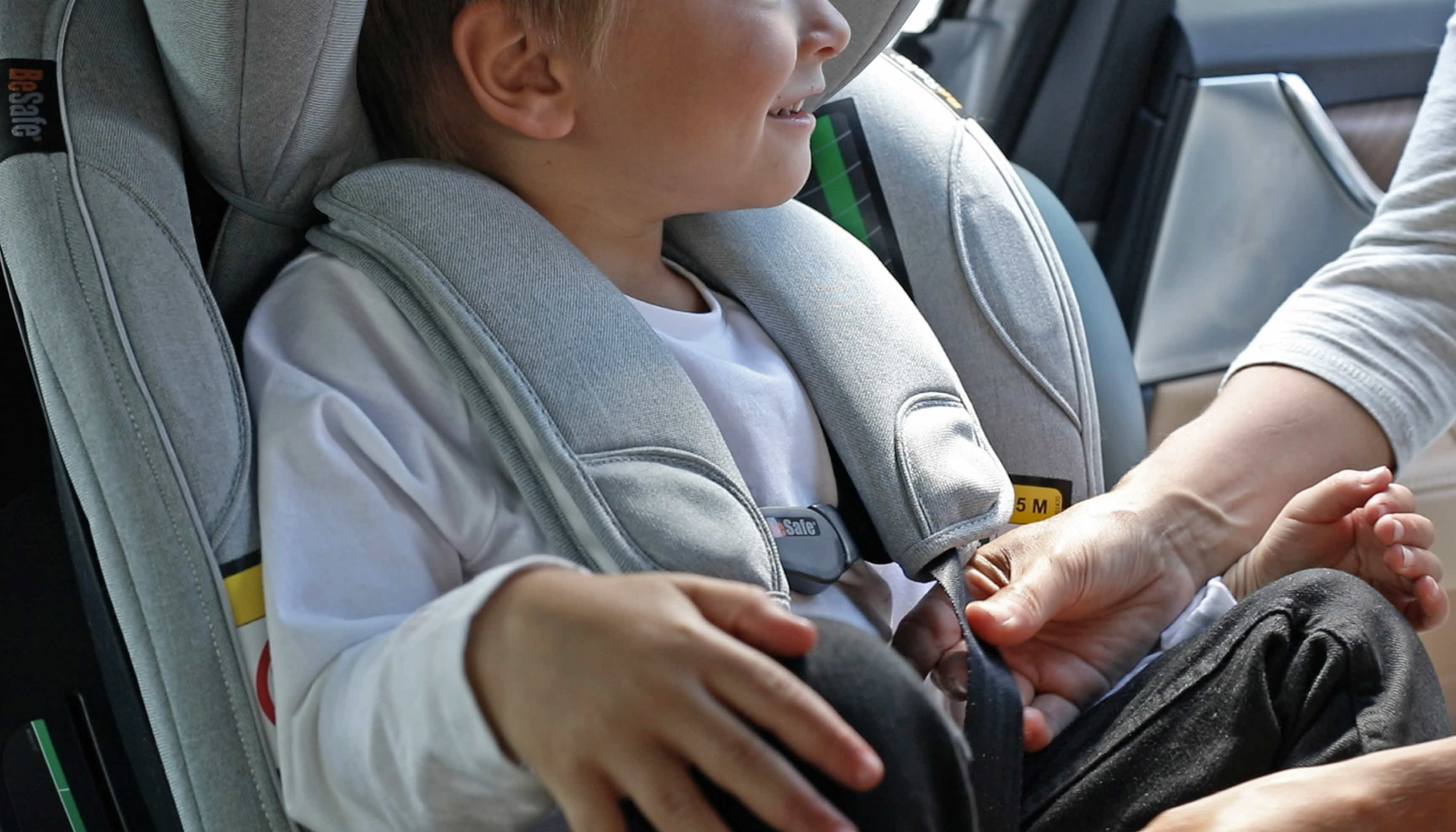 The Belt Guard keeps your child safely within the belts when travelling in a toddler car seat from BeSafe. BeSafe