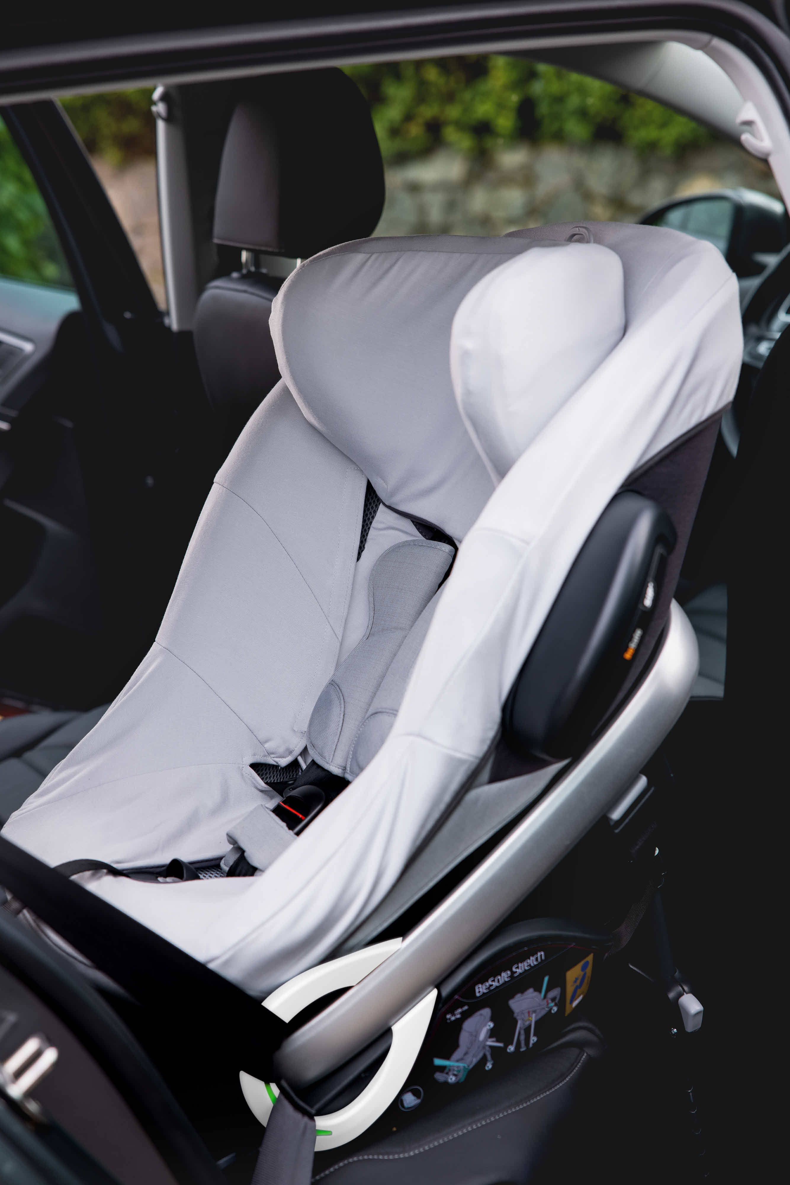 The child seat cover fits perfectly over the seat s fabric. Keeps dirt and crumbs off the original cover. Easy to take off and wash when needed. BeSafe